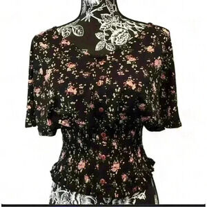 Orange Kiss Women's Black Floral V-Neck Puff Sleeve Lace Trim Blouse M